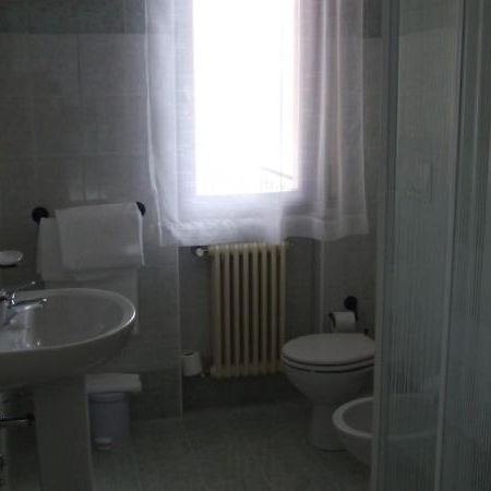 B&B Catullo Sirmione Ruang foto